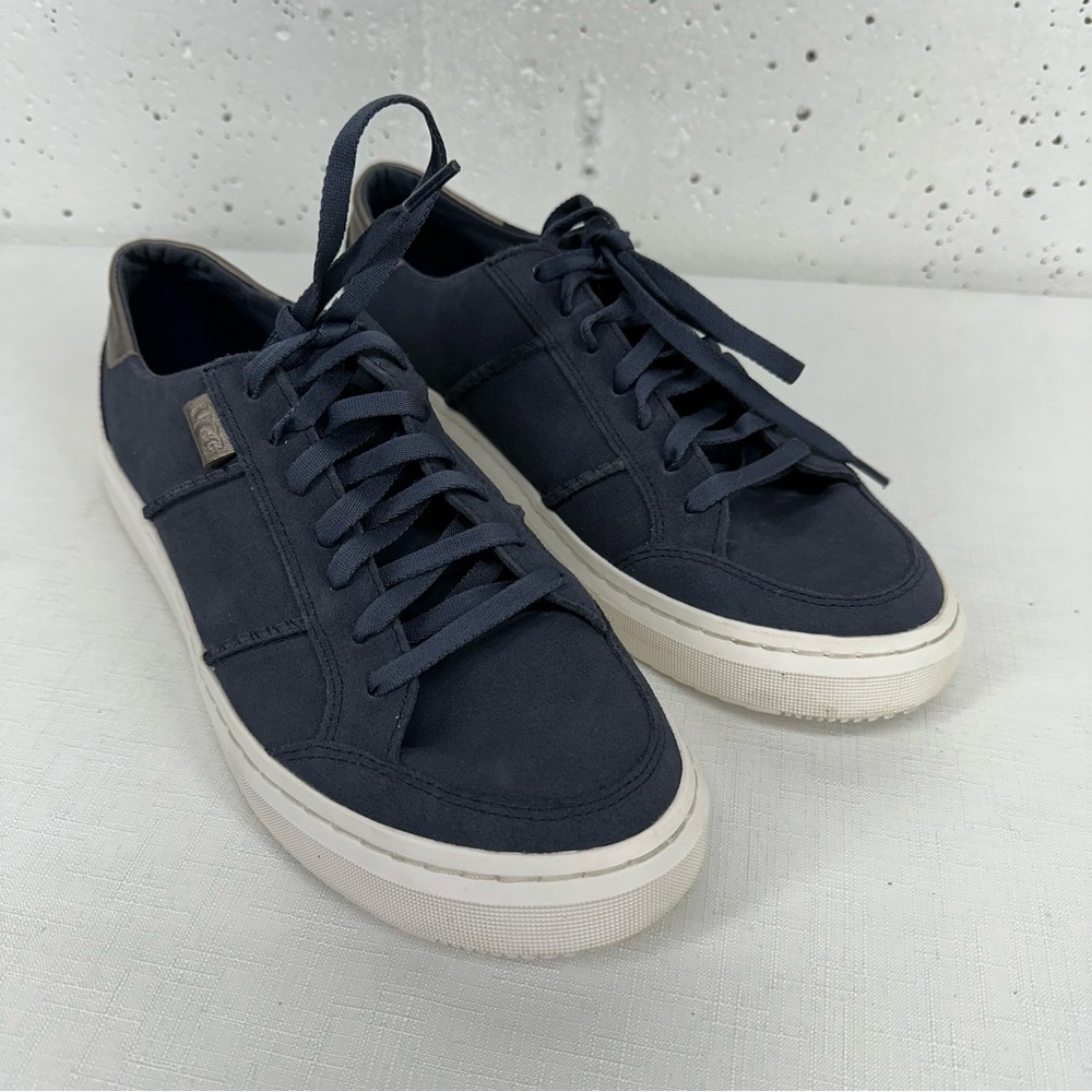 Ugg Women’s size 10 Alameda Navy Blue Suede Lace Up Sneakers
